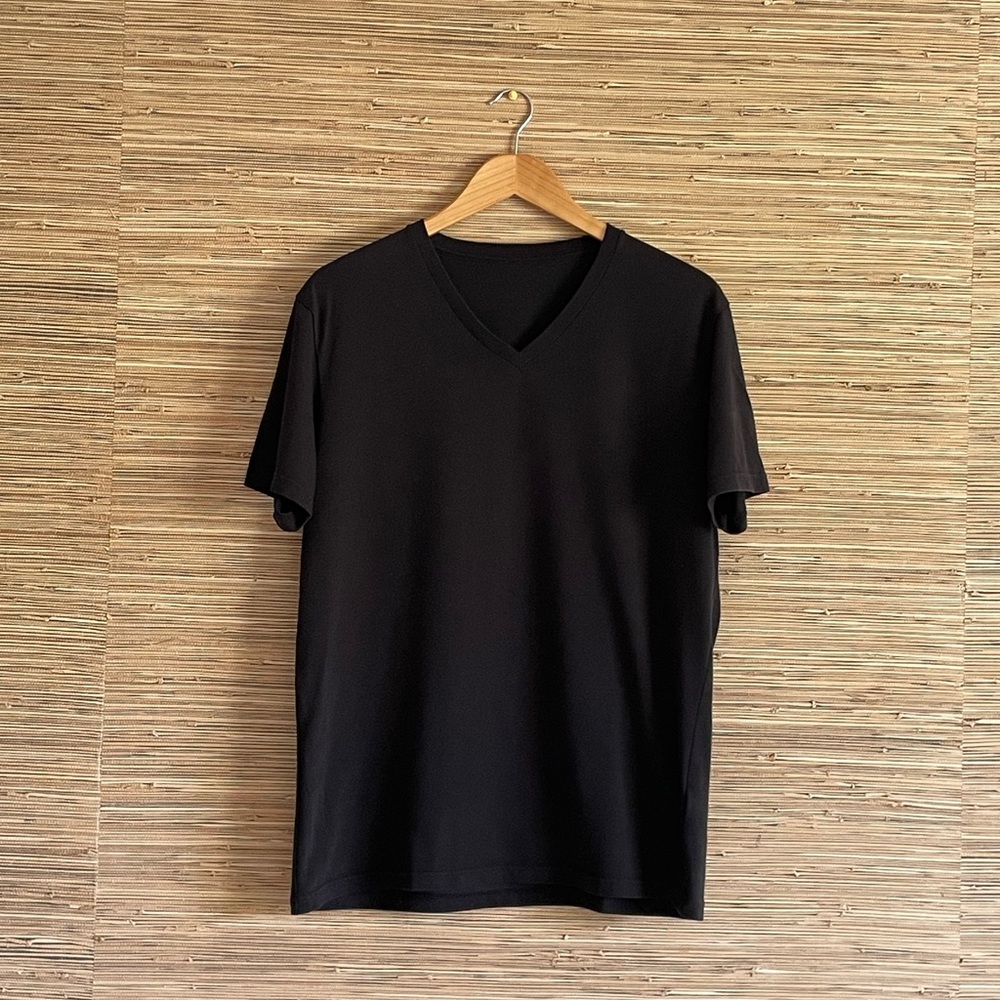 Classic Black V-Neck Men's Shirt UNIQLO